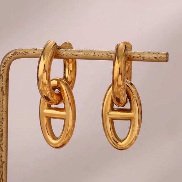New 18K Gold Pig Nose Shape Hoop Earrings, wonderful Earrings, wow Earrings - Picture 3 of 7